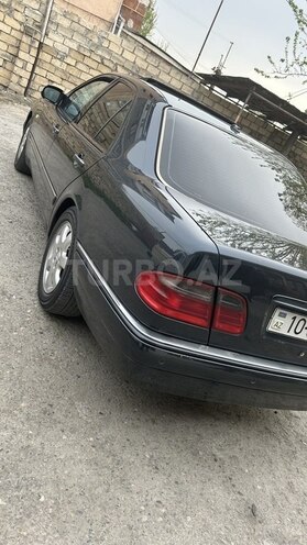 Mercedes E 320 1998, 258,000 km - 3.2 l - Yevlax