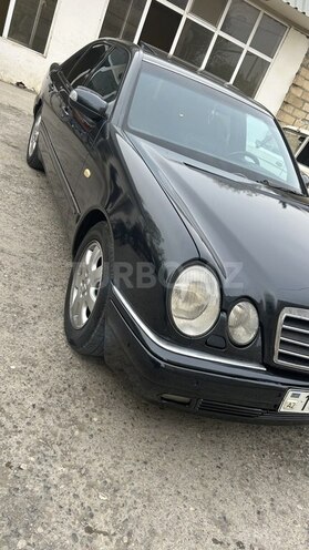Mercedes E 320 1998, 258,000 km - 3.2 l - Yevlax