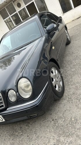 Mercedes E 320 1998, 258,000 km - 3.2 l - Yevlax