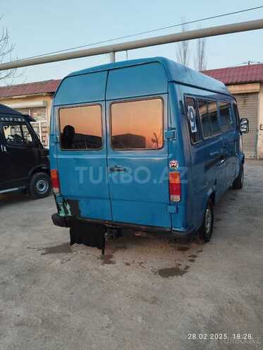 Mercedes 208 D 1993, 250,000 km - 2.3 л - Salyan