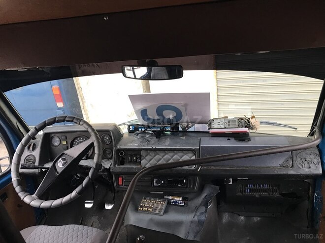 Mercedes 208 D 1993, 250,000 km - 2.3 л - Salyan