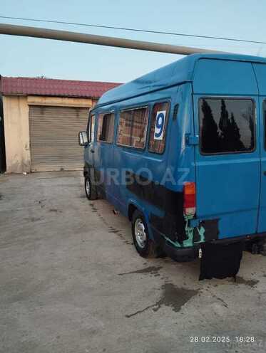 Mercedes 208 D 1993, 250,000 km - 2.3 л - Salyan