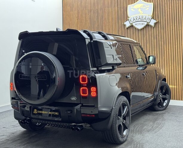 Land Rover Defender-7