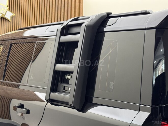 Land Rover Defender-23