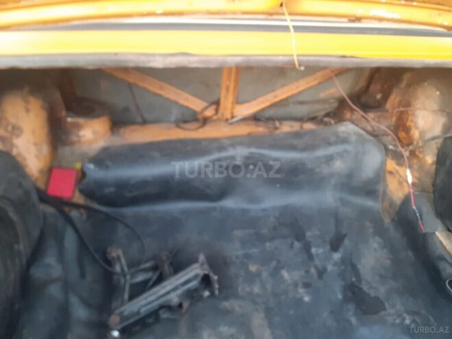 LADA (VAZ) 2105 1981, 90,000 km - 1.6 l - Qax