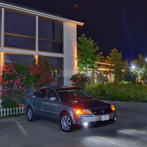 Volkswagen Passat 2004, 226,000 km - 1.8 l - Salyan