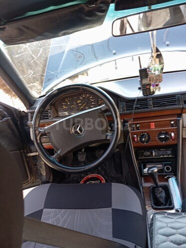 Mercedes E 250 1990, 300,000 km - 2.5 l - Naxçıvan