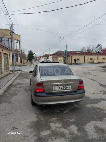Opel Vectra 1996, 280,000 km - 1.6 l - Quba