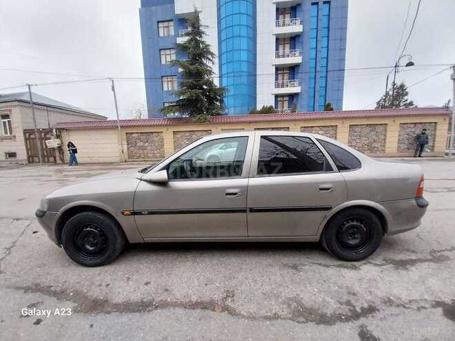 Opel Vectra 1996, 280,000 km - 1.6 l - Quba