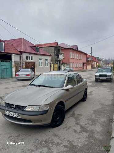 Opel Vectra 1996, 280,000 km - 1.6 l - Quba