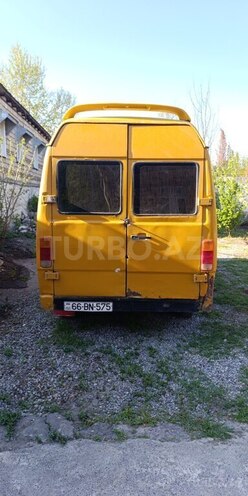 Mercedes 208 D 1991, 266,666 km - 2.5 l - Yevlax