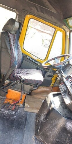 Mercedes 208 D 1991, 266,666 km - 2.5 l - Yevlax