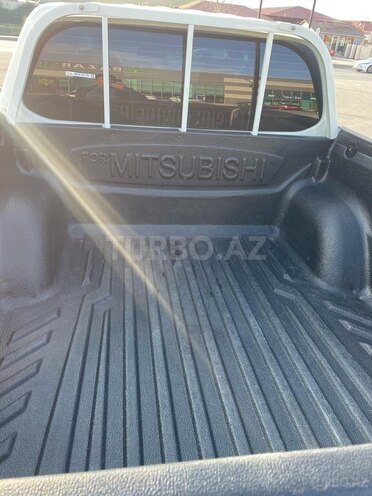 Mitsubishi L200 2023, 31,900 km - 2.4 l - Bakı
