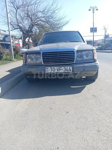 Mercedes E 220 1990, 256,000 km - 2.2 l - Quba