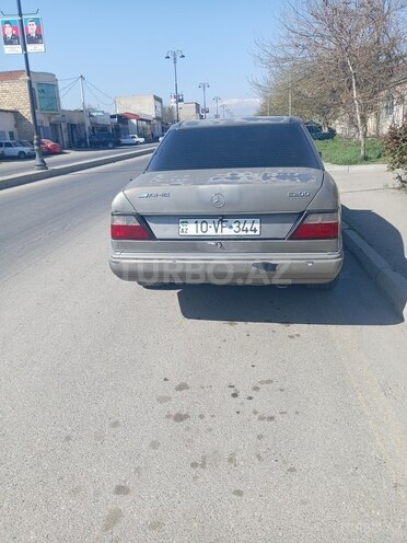 Mercedes E 220 1990, 256,000 km - 2.2 l - Quba