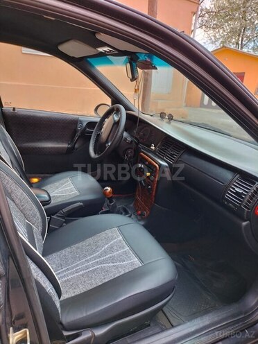 Opel Vectra 1996, 510,000 km - 2.0 l - Qazax