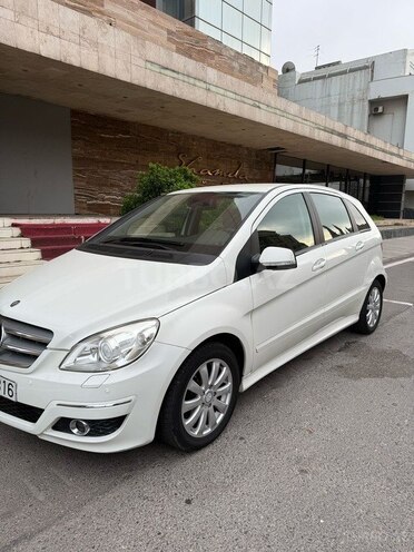 Mercedes B 180 2010, 105,000 km - 1.7 l - Bakı