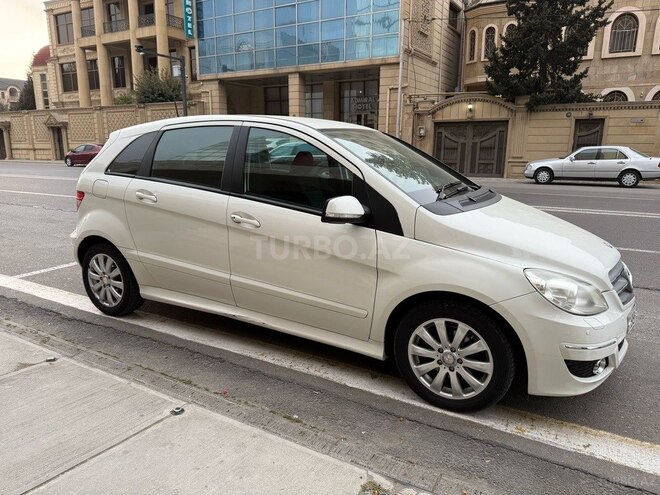 Mercedes B 180 2010, 105,000 km - 1.7 l - Bakı