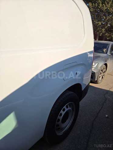 Peugeot Partner 2023, 18,000 km - 1.6 l - Bakı