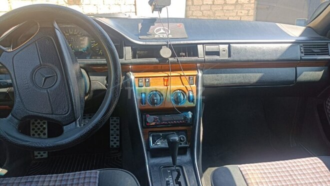 Mercedes E 200 1989, 340,750 km - 2.0 l - Bakı