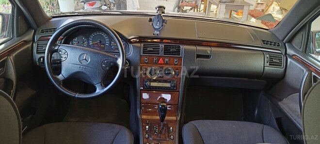 Mercedes E 270 2001, 523,719 km - 2.7 l - Bakı