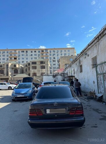 Mercedes E 220 d 2001, 315,000 km - 2.2 l - Bakı