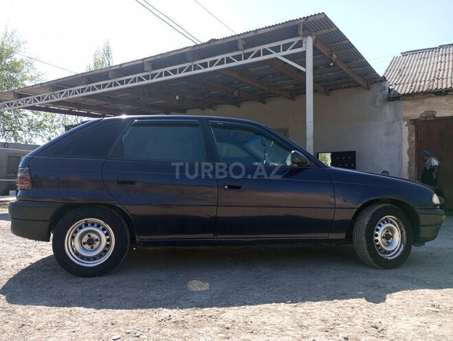 Opel Astra 1995, 598,060 km - 1.6 l - Sabirabad