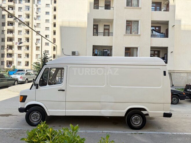Mercedes 208 D 1994, 300,000 km - 2.3 l - Bakı