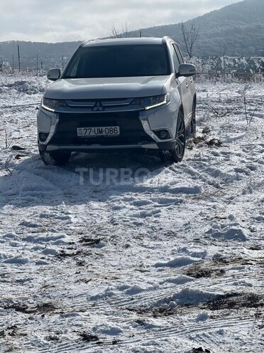 Mitsubishi Outlander 2015, 200,000 km - 3.0 л - Bakı