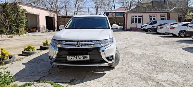 Mitsubishi Outlander 2015, 200,000 km - 3.0 л - Bakı