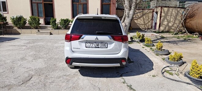 Mitsubishi Outlander 2015, 200,000 km - 3.0 л - Bakı