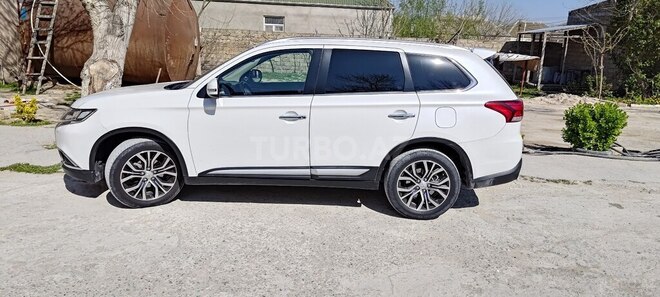 Mitsubishi Outlander 2015, 200,000 km - 3.0 л - Bakı