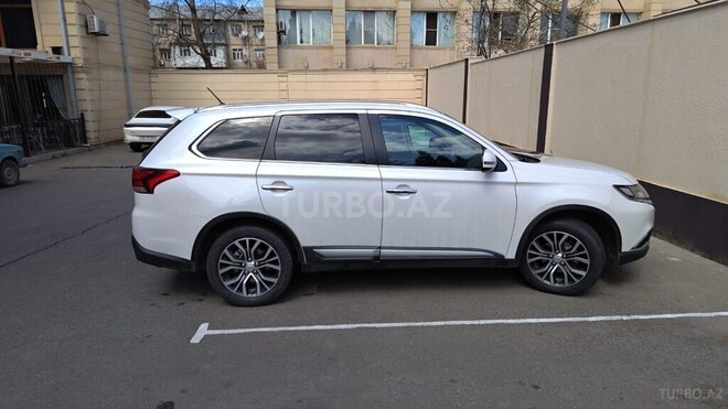 Mitsubishi Outlander 2015, 200,000 km - 3.0 л - Bakı