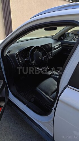 Mitsubishi Outlander 2015, 200,000 km - 3.0 л - Bakı