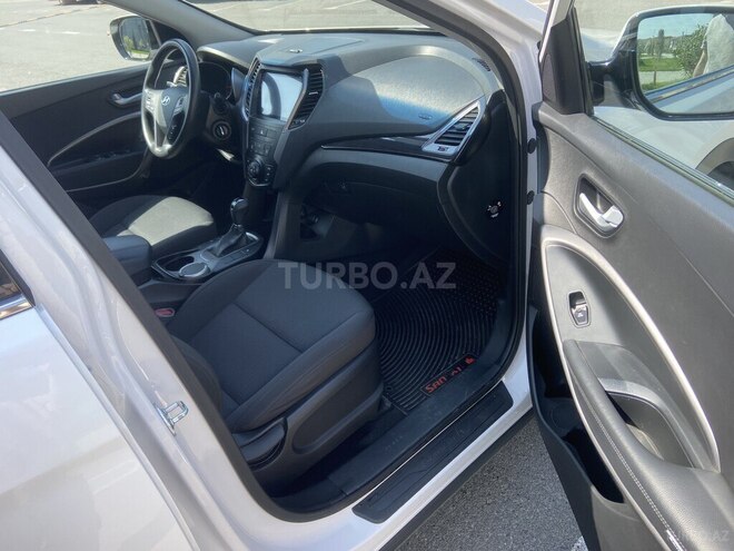 Hyundai Santa Fe-13