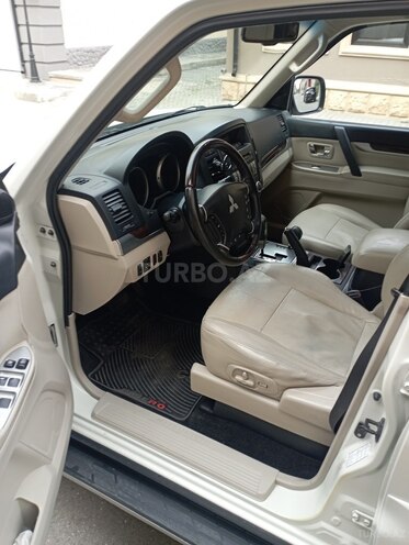 Mitsubishi Pajero 2010, 228,000 km - 3.5 л - Bakı