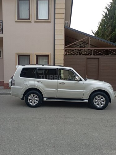 Mitsubishi Pajero 2010, 228,000 km - 3.5 л - Bakı