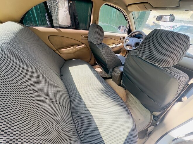 Nissan Sunny-6
