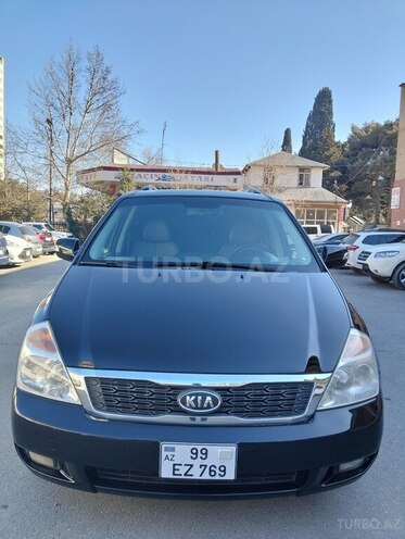 Kia Carnival-1