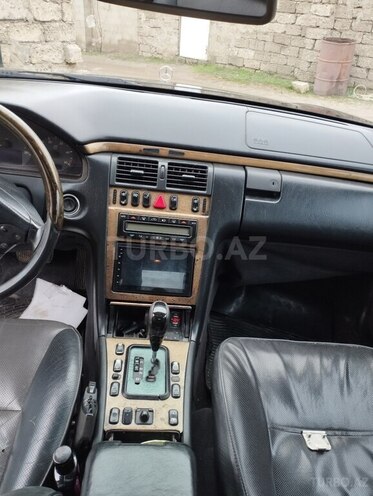 Mercedes E 270 2000, 320,000 km - 2.7 l - Bakı