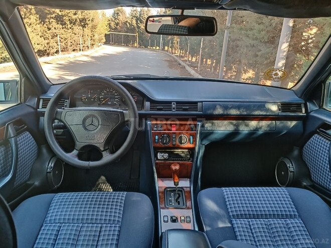 Mercedes E 220 1995, 410,000 km - 2.2 l - Bakı