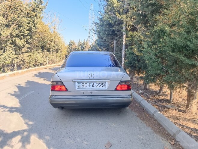 Mercedes E 220 1995, 410,000 km - 2.2 l - Bakı