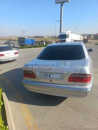 Mercedes E 220 d 2001, 219,000 km - 2.2 l - Bakı