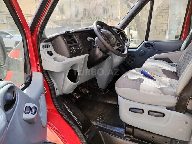 Ford Transit-20
