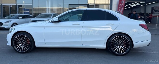 Mercedes C 300-11