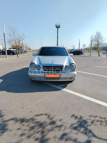 Mercedes E 220 d 1998, 330,000 km - 2.2 l - Bakı