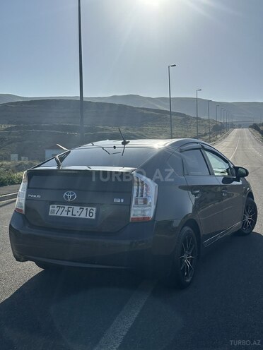 Toyota Prius-2