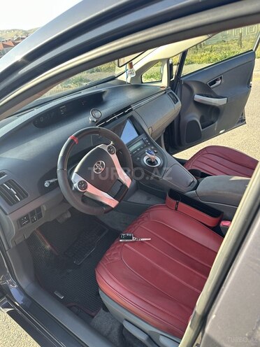 Toyota Prius-7
