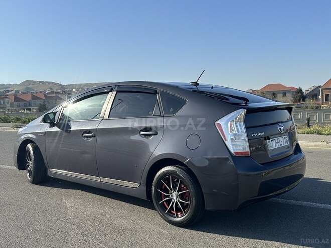 Toyota Prius-3