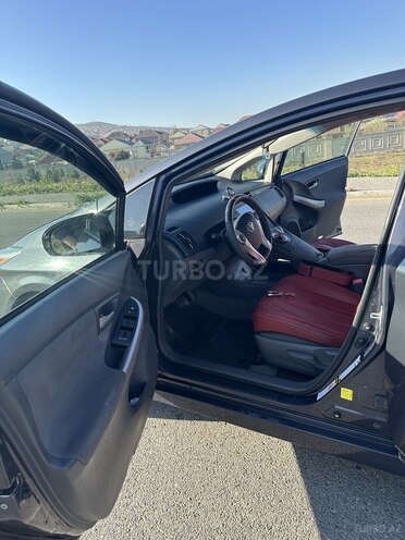 Toyota Prius-10
